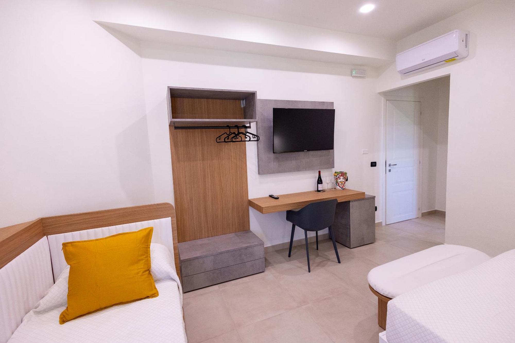 Villa Iris Giardini Naxos Exterior photo